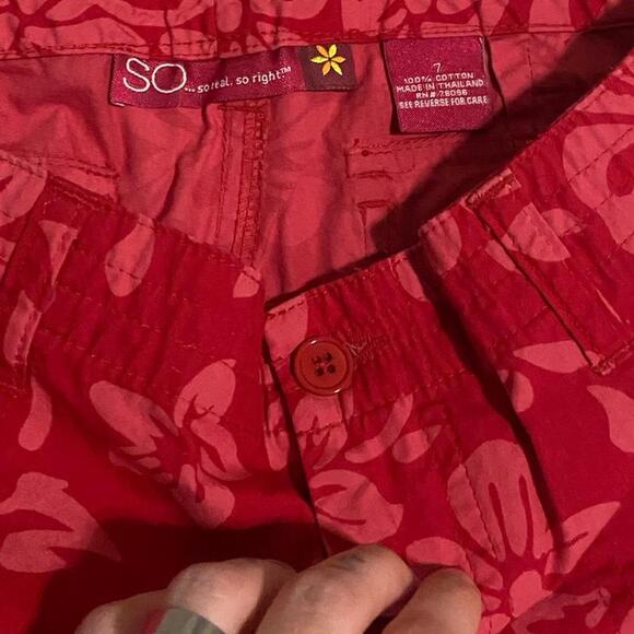 Y2K Hibiscus Print Capri Pants - Picture 3 of 4